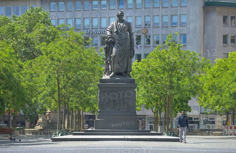 Goethe Monument, Goetheplatz
