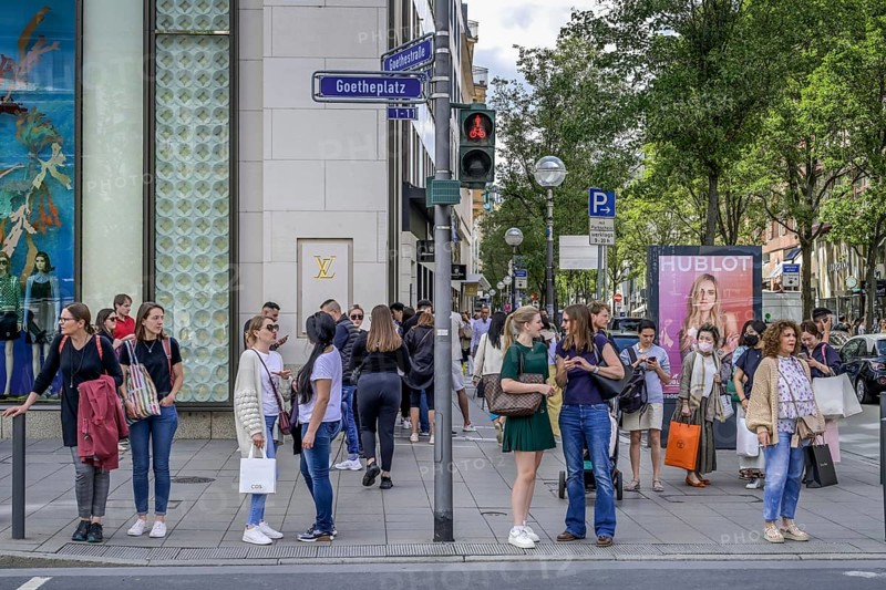 Queue, Louis Vuitton