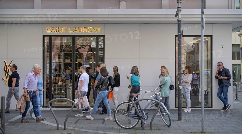 Queue, Saint Laurent