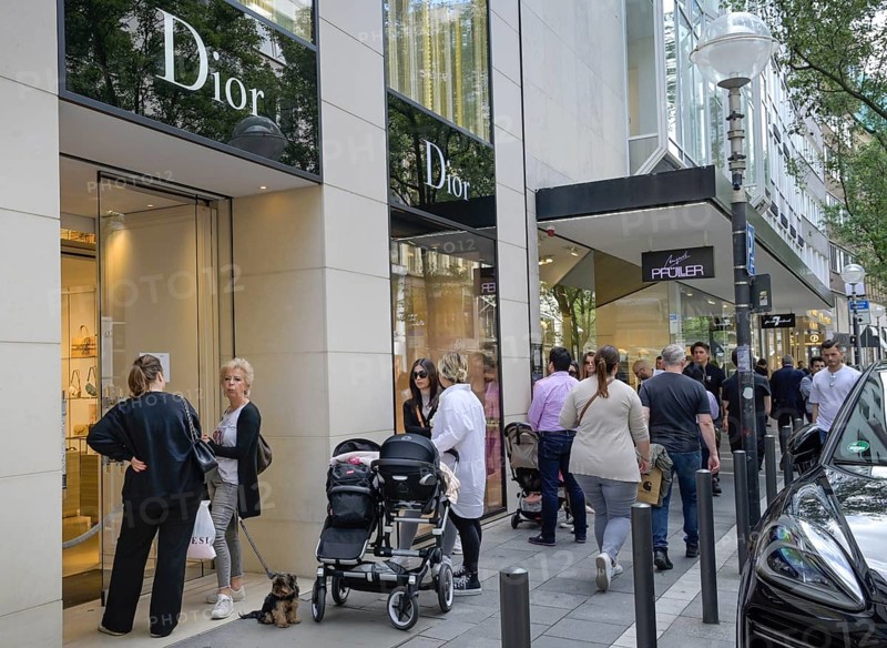 Queue, Dior