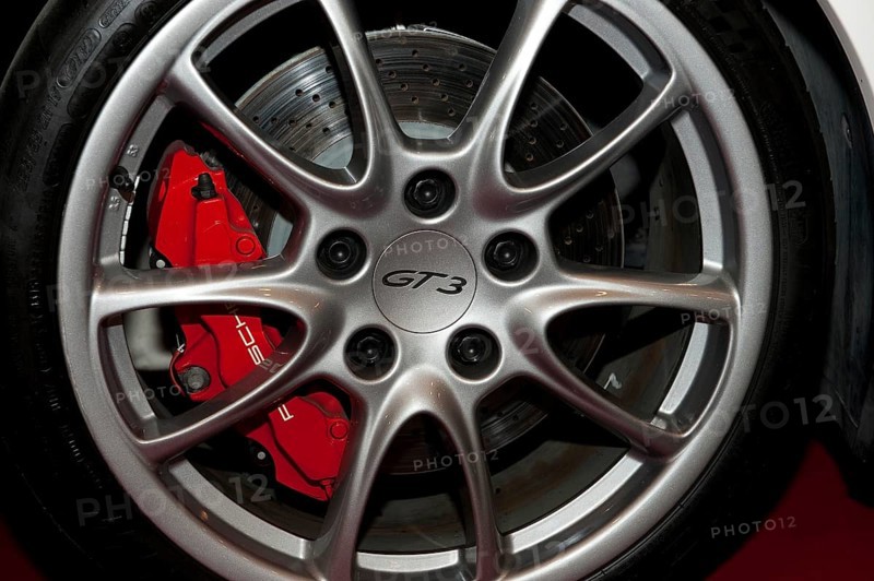 Sports rim Rim with lettering GT3 from Porsche 911 GT3, left behind red brake caliper