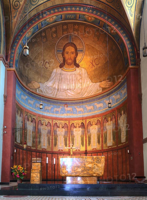 Monumental mural on gold ground, Christ figure in the apse above the altar