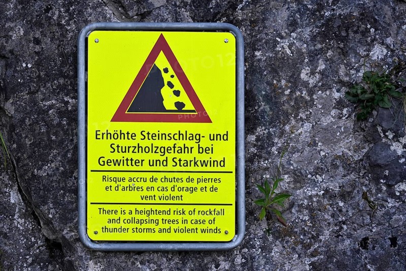 Warning sign stone chip,