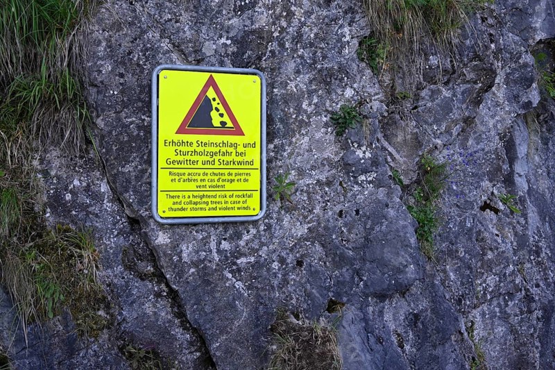 Warning sign stone chip,