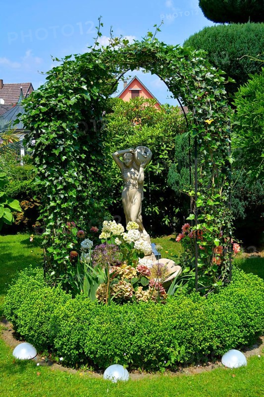 Garden figure : Woman figure in the garden by the ivy
