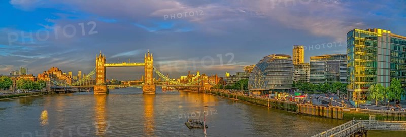 Towerbridge London City Hall Evening Mood Panorama London England