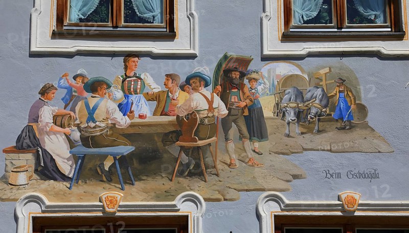 House facade with Lueftlmalerei