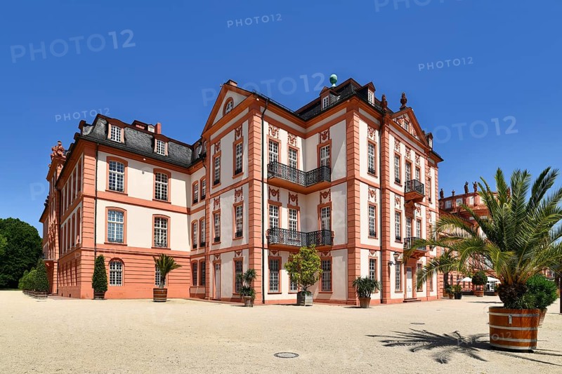 Baroque palace called 'Schloss Biebrich'