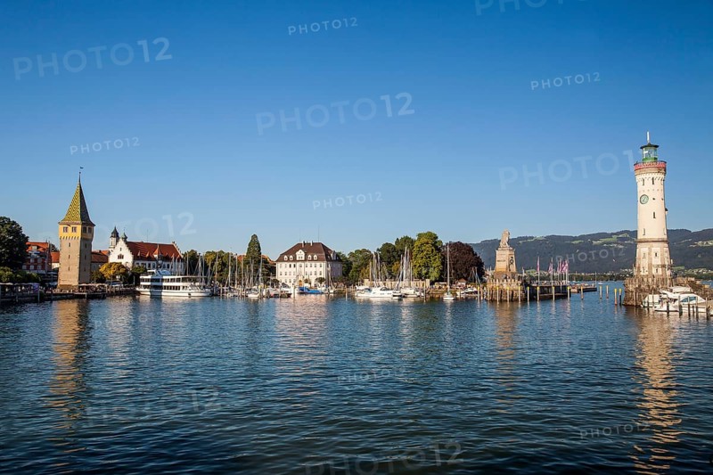 New Lindau lighthouse and Bavarian lion at the harbour entrance