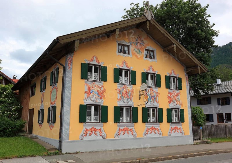 House facade with Lueftlmalerei in Oberammergau