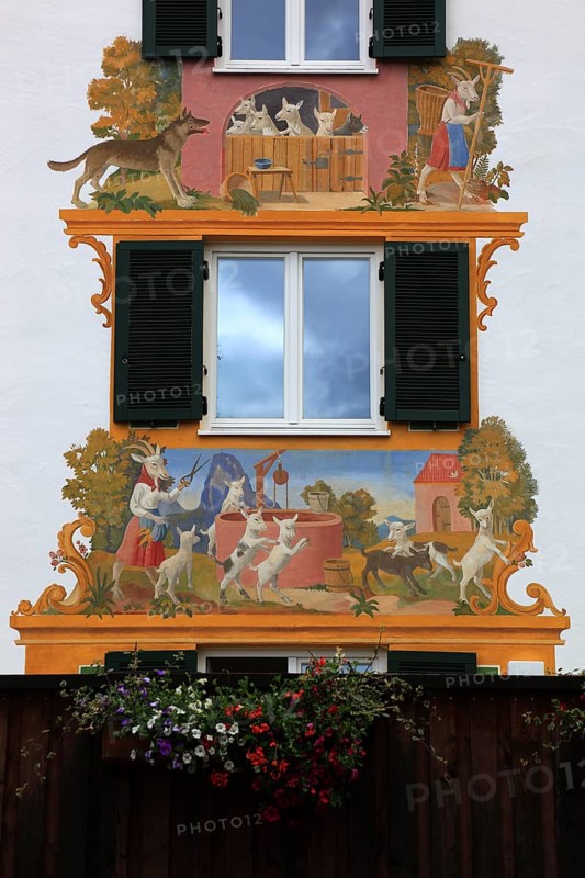 House facade with Lueftlmalerei