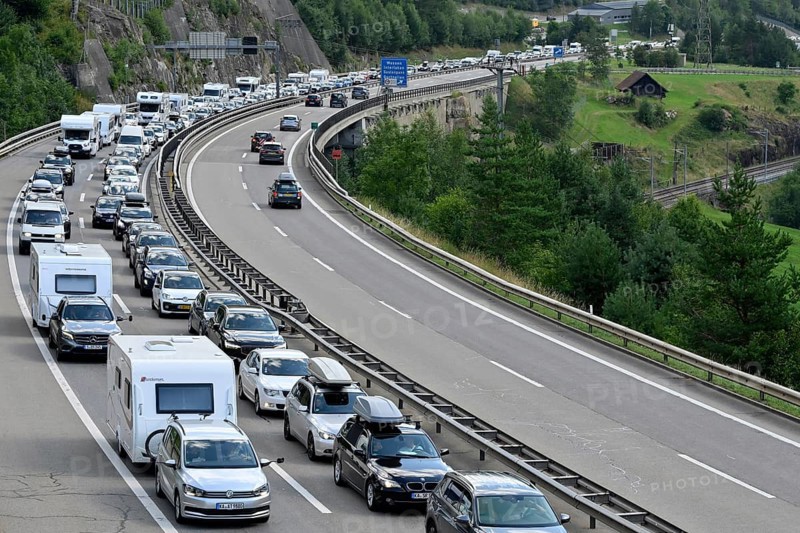 Congestion Gotthard road tunnel Wassen