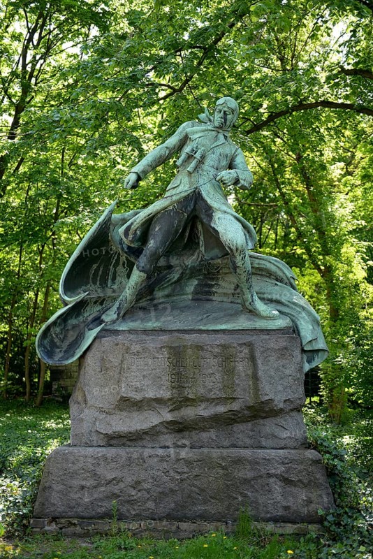 Airship Monument