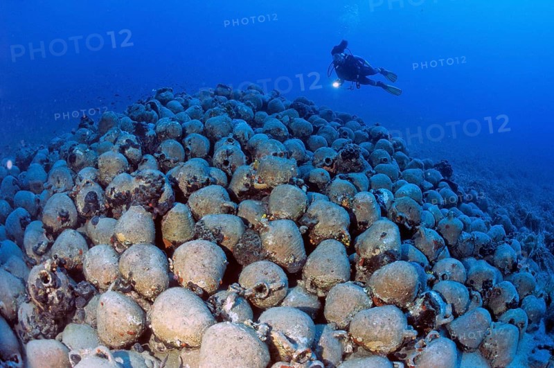 Diver with amphorae