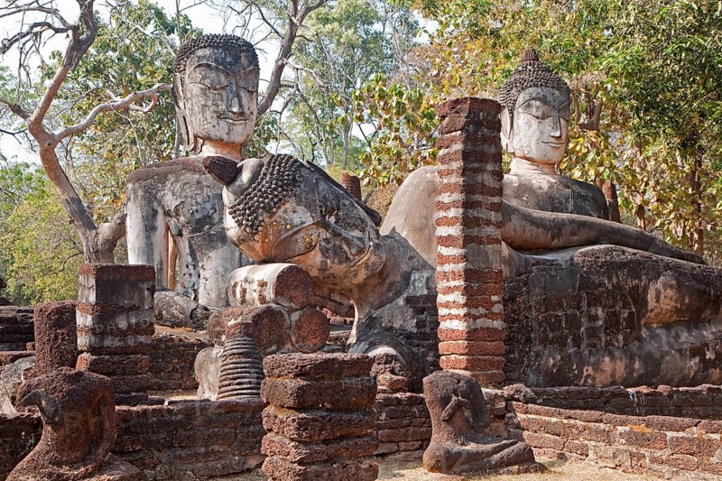 Statue of the Reclining Buddha in Kamphaeng Phet Historical Park