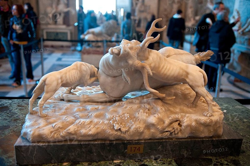 Statue of a hunting scene