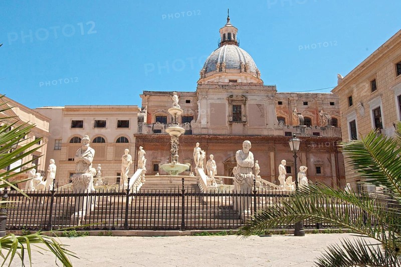 Church of Santa Catarina and Piazza Pretoria