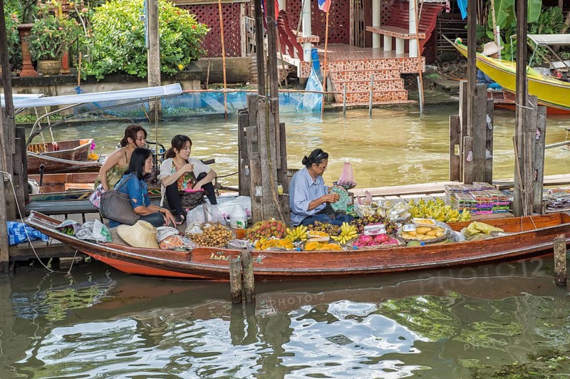 Damnoen Saduak Floating Market