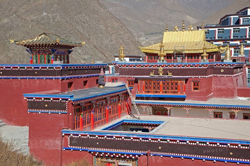 Reconstruction in the Yushu New Thrangu Gompa of the Tibetan Thrangu Monastery after the 2010 earthquake in Yushu