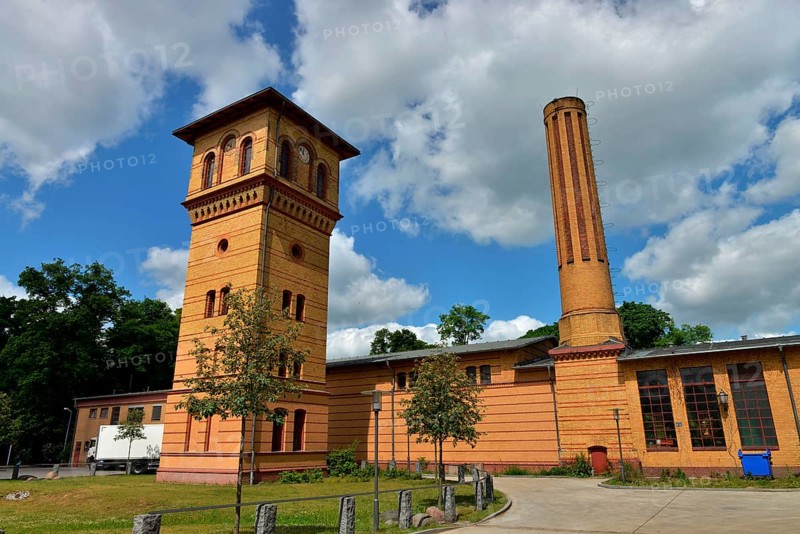 Supply building
