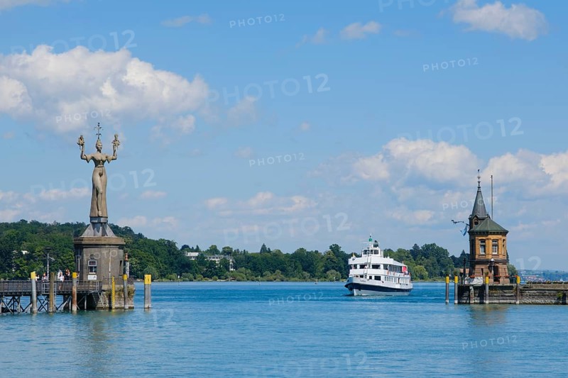 Excursion boat in the harbour entrance