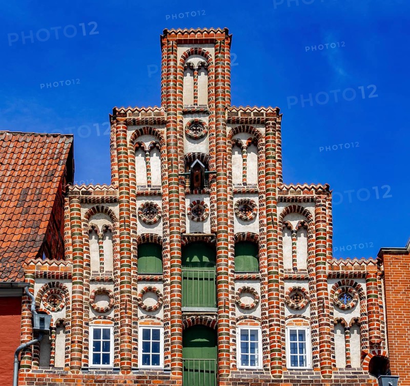 Brick house on the square Am Sande
