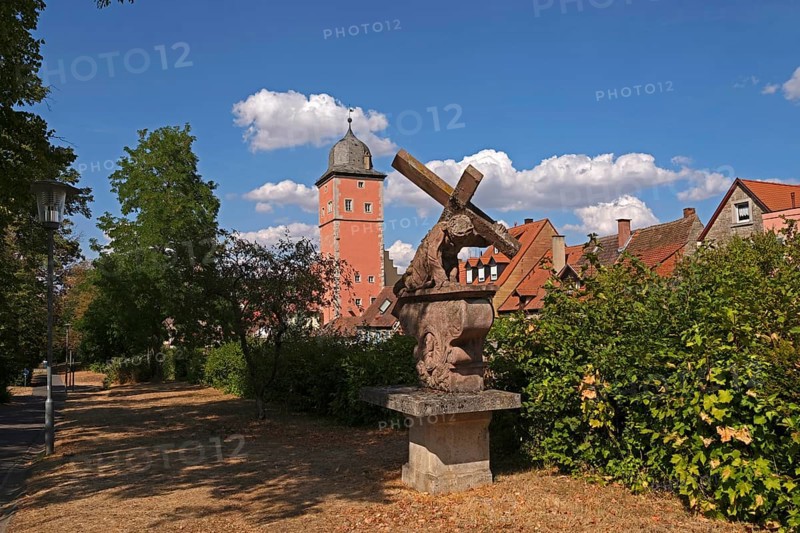 Sculpture Christ carrying the cross