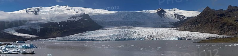 The glacier Fjallsjoekull with the glacial lake Fjallsarlon