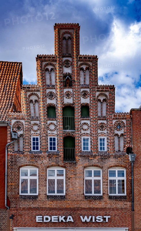 Brick house on the square Am Sande