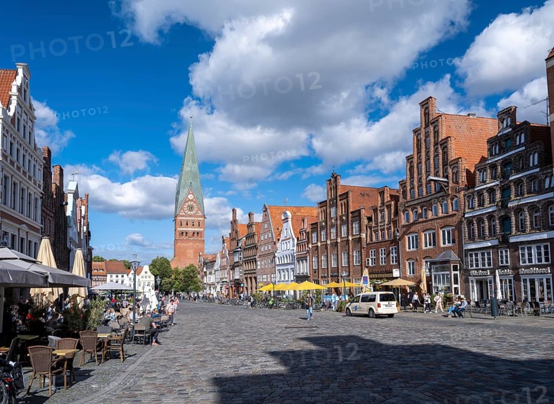 Am Sande square with the main Protestant church of St. Johannis