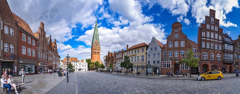 Am Sande square with the main Protestant church of St. Johannis