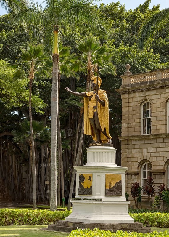 Kamehameha I Statue in front of the Hawaii State Supreme Court