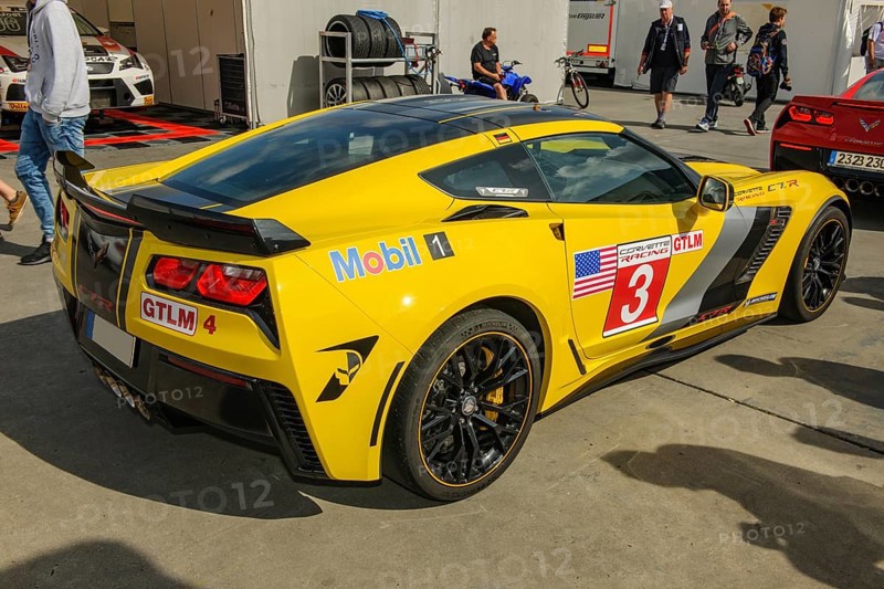 Sports car race car Corvette C7 R racing