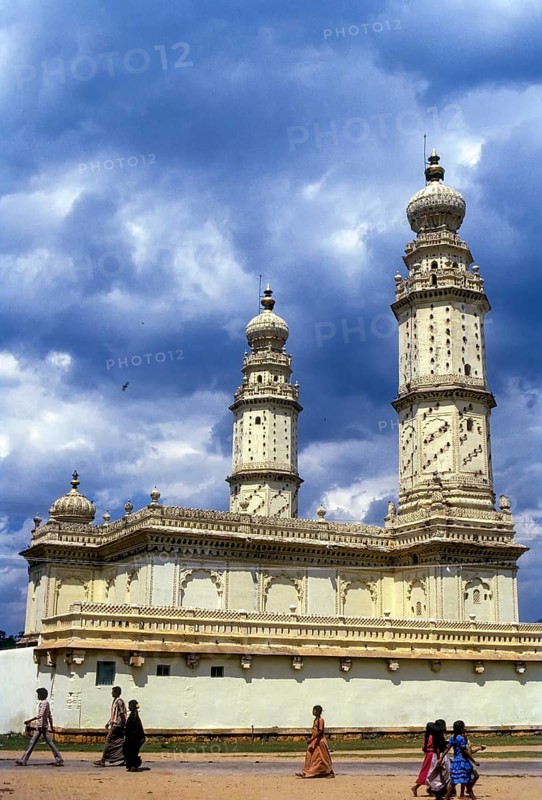 Jama Masjid was constructed by Tipu Sultan in 1784 at Srirangapatna near Mysuru Mysore