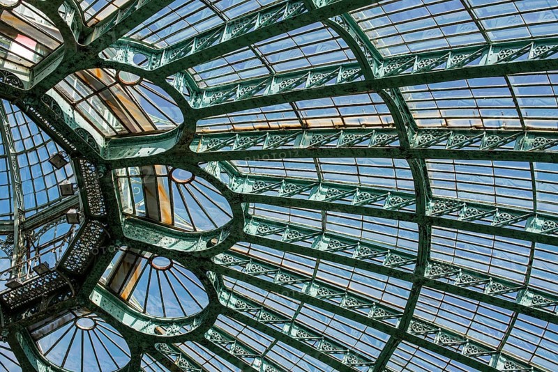 Detail of the ornate wrought-iron traverses of the Jardin d'hiver