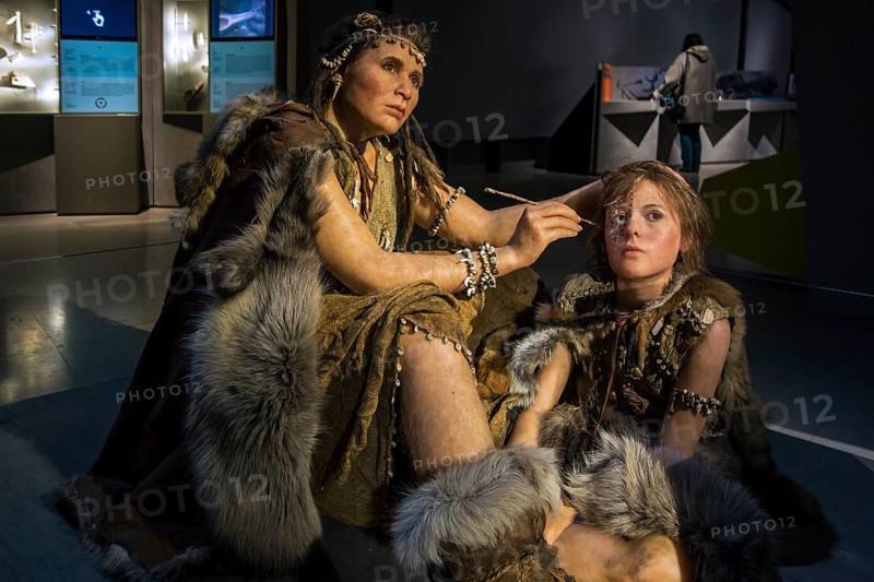 Reconstruction of the Cro-Magnon woman and child sculpted by Elisabeth Daynes in the exhibition at the Museum on Lascaux