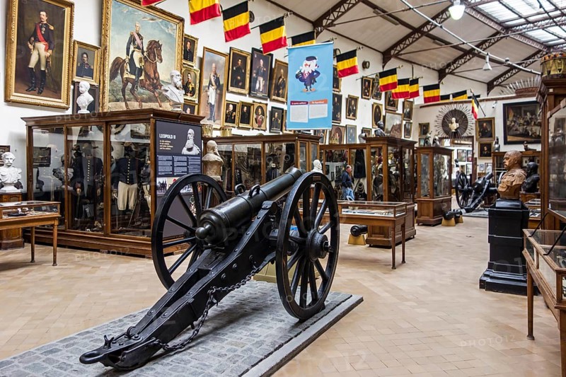 Collection of 19th century muzzle-loading black powder guns