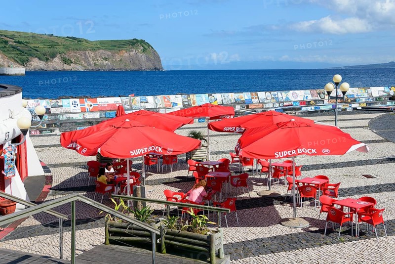 Snack bar and painted wall at the harbour
