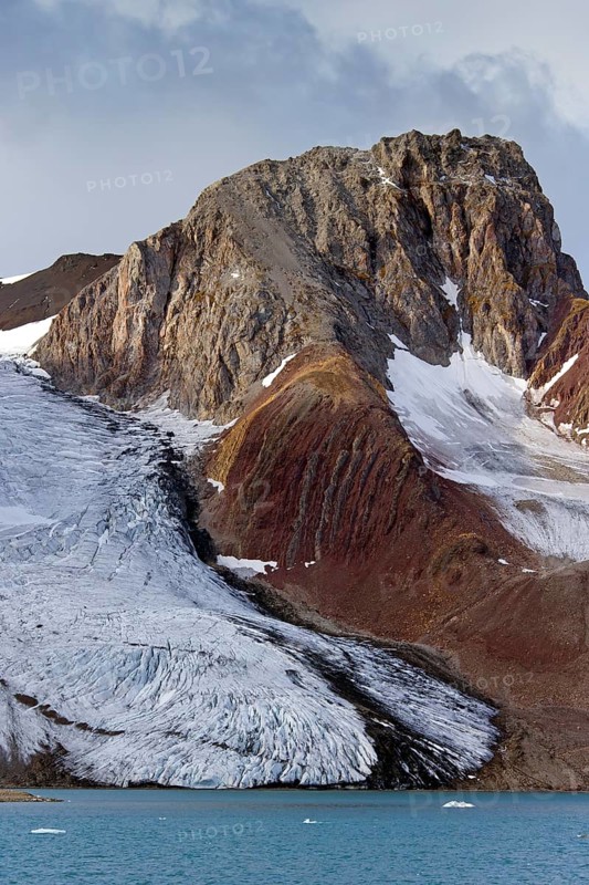 The Samarinbreen glacier flows into Samarinvagen