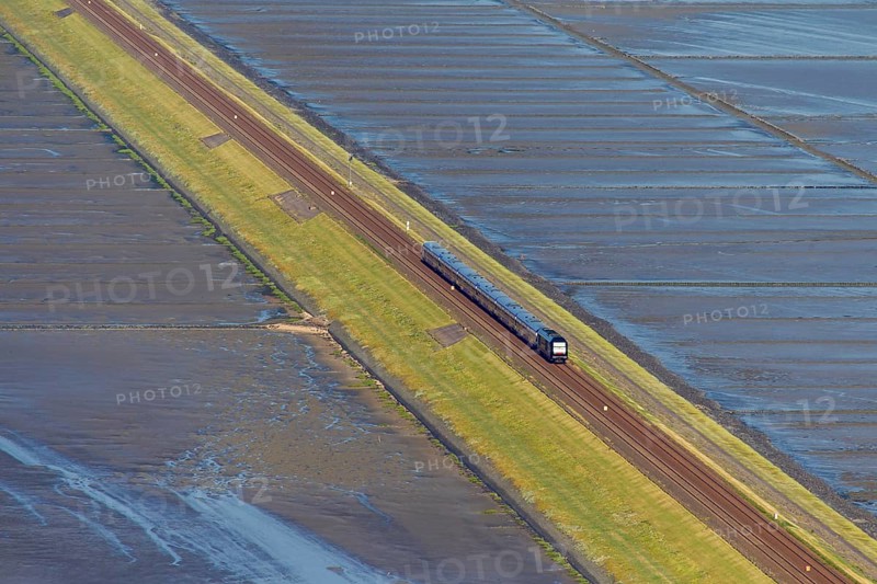 Train on the Hindenburg dam