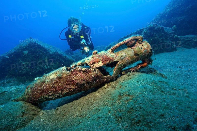 Diver with Roman amphora