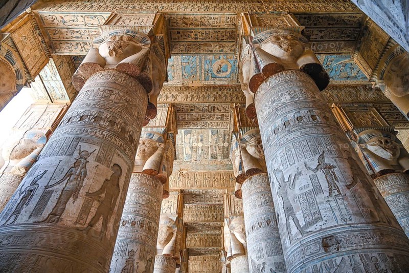 Columns and hall ceiling