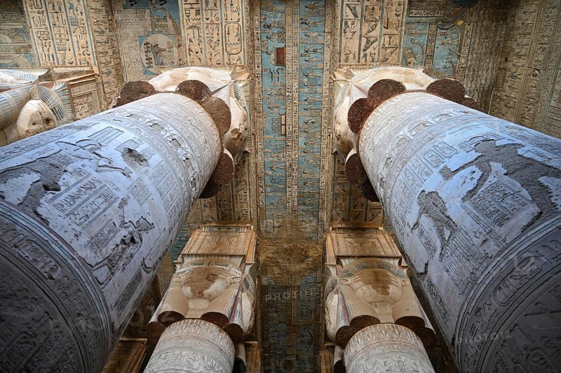 Columns and hall ceiling