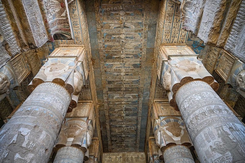 Columns and hall ceiling