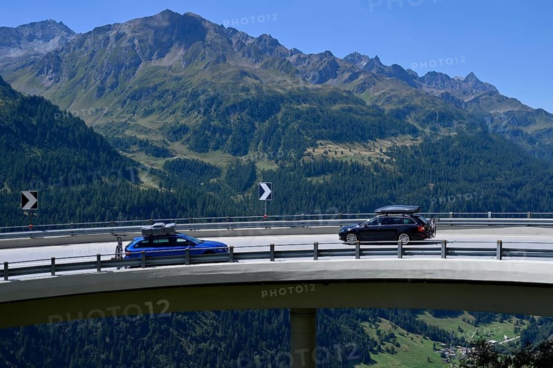 Passenger car oncoming traffic