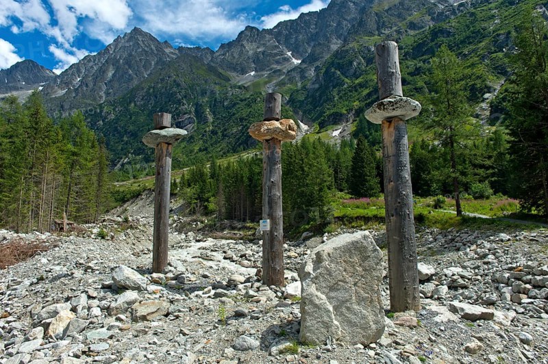 Sculpture Herweg in the Gasterntal of the Junior Chamber International Frutigland