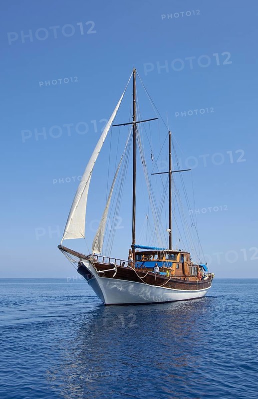 Sailing ship