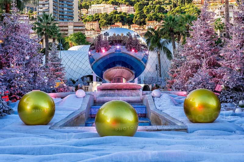 Monaco Casino reflecting in the ball
