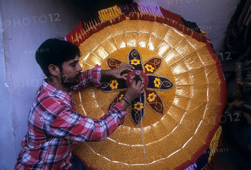 Making temple umbrella at Chintadripet in Chennai