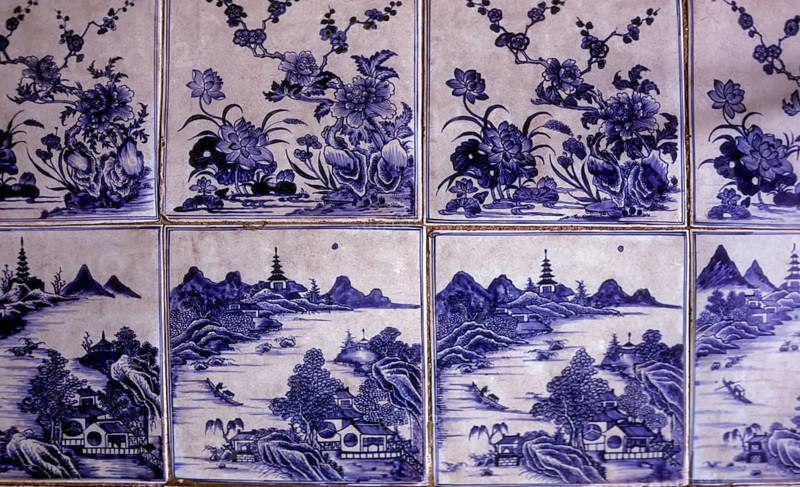 18th century hand painted willow patterned Chinese porcelain floor tiles from canton in China Laid in Jewish Synagogue